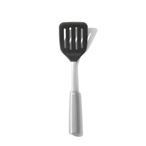 OXO Steel Silicone Flexible Turner – Sturdy yet flexible tool for flipping and lifting foods with ease.
