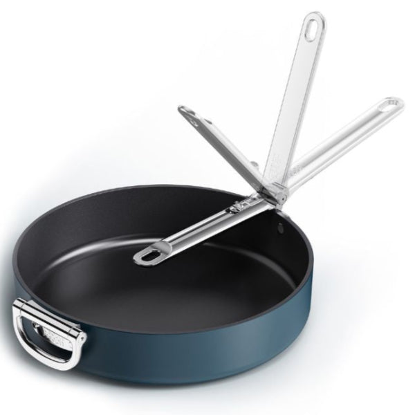 Ceramic non-stick with a space-saving folding handle