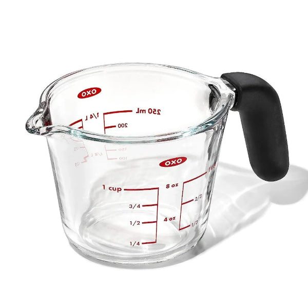 1‑cup (250 ml) glass measuring cup with a comfortable Good Grips handle for precise, easy measuring.