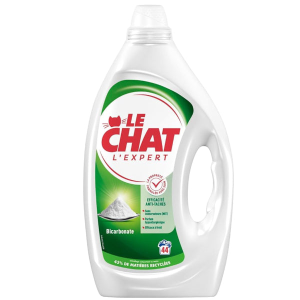 Powerful liquid detergent enriched with bicarbonate to deeply clean, neutralize odors, and keep fabrics fresh