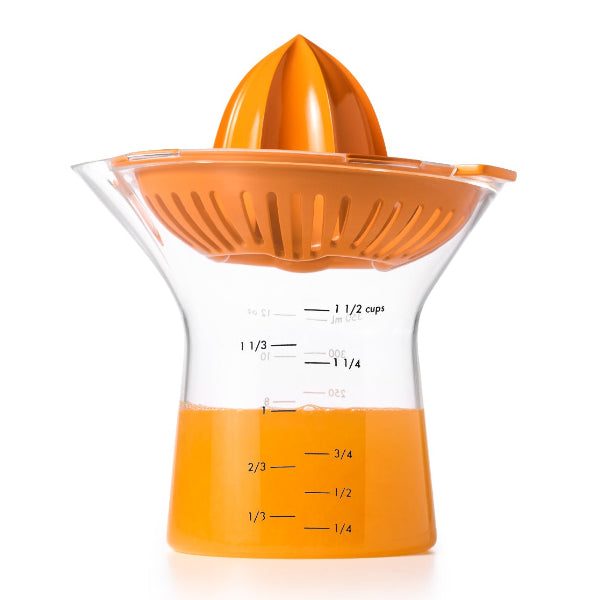 2-in-1 citrus juicer with two reamers and a 350 ml measuring cup for easy, pulp-controlled fresh juice.